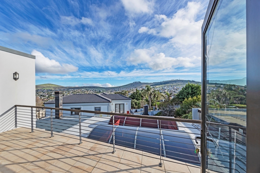 4 Bedroom Property for Sale in Van Riebeeckshof Western Cape